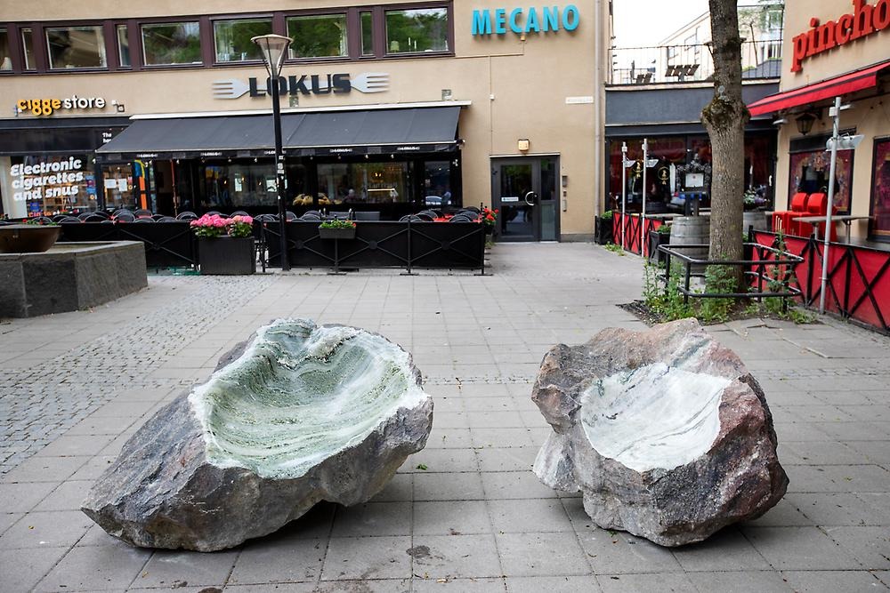At the beak square there are two stones that have been carved into seats. With a playful mind, one stone can be perceived to mimic an open oyster without the top shell.