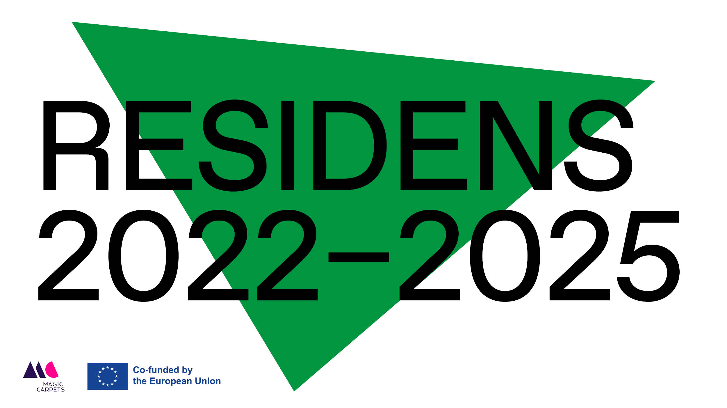 Svart text över en grön triangel, bakgrunden är vit. Texten lyder: Residens: 2022-2025
